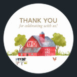 Födelsedagsfirande för gårdsdjur runt klistermärke<br><div class="desc">Vår akvarellsamling för födelsedagar med gårdstema innehåller söta gårdsdjur och en klassisk röd lada. Fira din lilla festdjur med denna unika och fullt anpassningsbara klassiska runda dekal! Matchande artiklar finns tillgängliga i vår butik.</div>