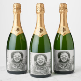 Födelsedagsfirande i chic svart typografi och foto