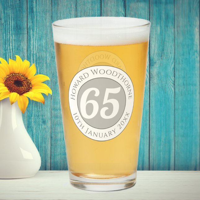 Födelsedagsfirande med Namn, ålder och födelsedag Glaskopp (Skapare uppladdad)