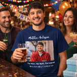 Födelsedagsfoto man myt legend namn kul blå t shirt<br><div class="desc">För en blå t-shirt. Anpassa och lägg till ditt eget foto av födelsedagsmannen. Anpassa och lägg till ett namn,  ålder 40 och en text. Text: Mannen,  Myten,  Legenden.</div>