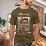 Födelsedagsfoto man myt legend namn kul brun t shirt<br><div class="desc">För en brun t-shirt. Anpassa och lägg till ditt eget foto av födelsedagsmannen. Anpassa och lägg till ett namn,  ålder 40 och en text. Text: Mannen,  Myten,  Legenden.</div>