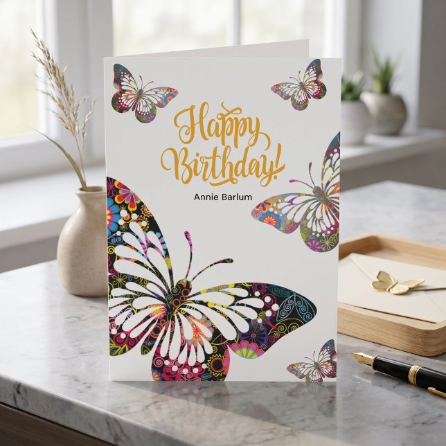 Födelsedagsgratulationskort med mönstrad fjäril kort (Bright butterfly wishes for a happy day.)