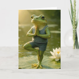 Födelsedagsgroda i en yogaträdposition kort