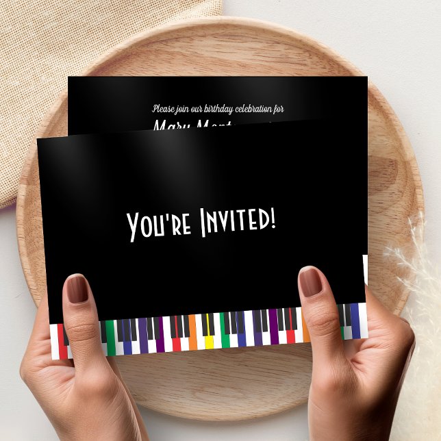 Födelsedagsinbjudan med regnbågsfärgade pianotange inbjudningar (Rainbow Piano Keys Musical Birthday Party Invitation)