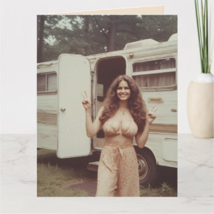 FÖDELSEDAGSKORT FÖR KNUBBIG HIPPIEFlicka FRÅN 1970 Kort