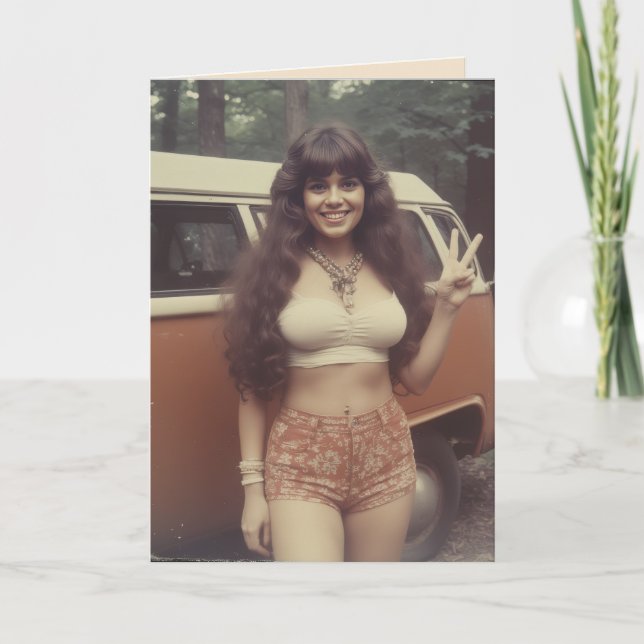 FÖDELSEDAGSKORT FÖR KNUBBIG HIPPIEFLICKA FRÅN 1970 KORT (Framsida)