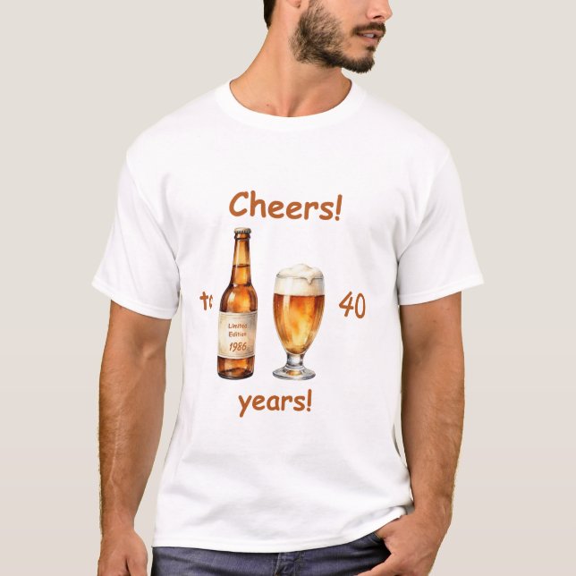 Födelsedagsöl med anpassad ålder T-shirt  (Framsida)