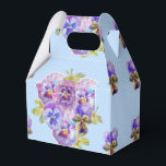 Födelsedagspresentask i shabby blue violblomma presentaskar<br><div class="desc">Shabby chic blå viol prick viol blomsterlig tefiradstårtsask. Designad utifrån en av mina akvarellmålningar.</div>