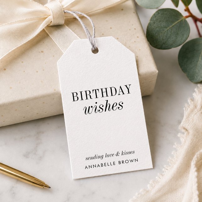 Födelsedagspresenttaggar | Anpassade vita födelsed Presentetikett (Personalized white birthday gift tags with clean typography and custom name detail.)