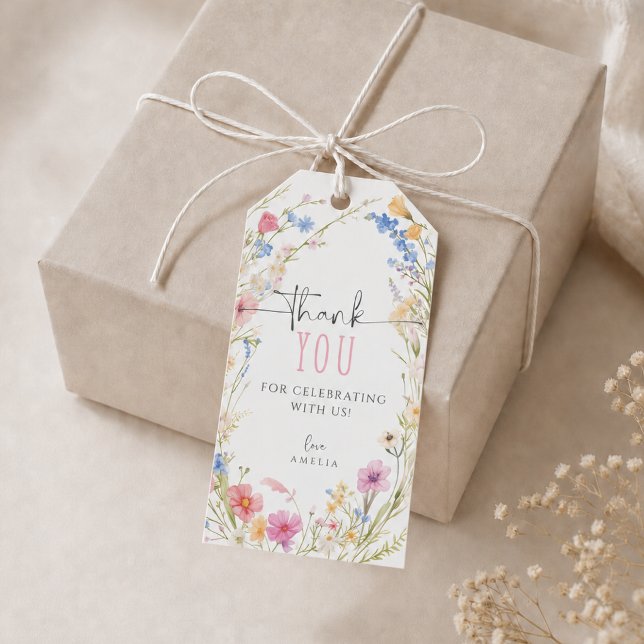 Födelsedagspresenttaggar med vilda blommor presentetikett (Skapare uppladdad)