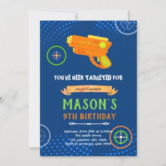 Födelsedinbjudan till laser tag-pistol inbjudningar (Framsida)