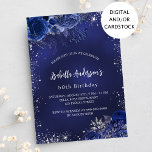 Födelsedlarmcentraler i blåa blommor silver inbjudningar<br><div class="desc">En marin blå bakgrund,  dekorerad med faux silver glitter,  gnistor och blå blommigtar. Den blå färg är ojämn. Anpassa och lägg till information om namn och party.</div>