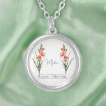 Födelsemånad - blomma augusti Gladiolus Silverpläterat Halsband<br><div class="desc">Födelsemånadsblomman August Gladiolus necklace med en illustration av en gladiolusblomma. Under blomman skrivs namn i ett elegant-skript. Under namn anges stater "August - Gladiolus", som anger att ägarens födelsemånad är augusti och hennes födelseblomma är gladiolus. Det är ett personlig halsband, skräddarsytt som en tankefull gåva till någon som heter Madison...</div>