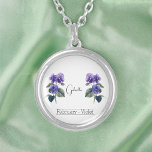 Födelsemånad, blomma februari Violet Silverpläterat Halsband<br><div class="desc">Födelsemånadsblomman februari Violet personlig necklace med en illustration av violetta blommor. Det anpassade namnet skrivs i ett typsnitt av snyggten ovanför blommorna. Under namn står stater "februari - Violet", som anger att födelsemånaden är februari och att födelseblomman är bruten. Det är ett charmerande halsband, skräddarsytt som en speciell gåva till...</div>