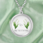 Födelsemånadslin maj Lily i Valley Silverpläterat Halsband<br><div class="desc">En illustration av liljet från dalen-blommorna. Under blommorna skrivs namn i ett snyggt skript. Under namn är det stater "May - Lily of the Valley" som anger att hennes födelsemånad är maj och hennes födelseblomma är dalen. Det är ett personlig halsband, skräddarsytt som en tankefull gåva till någon som föddes...</div>