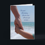 Födelseort Son Child Birthday Holding Händer på Be Kort<br><div class="desc">En född son är ett speciellt barn. På hans speciella dag skulle ni kunna göra det mer speciellt genom att skicka honom detta speciella kort med ett mycket speciellt hälsning.</div>