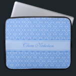 Fodral, inspirerad till den blå 15-tumsdatorn laptop sleeve<br><div class="desc">Söt mönstrad bärbar dator fodral är perfekt för alla som kärlek att vara chic runt stan. Anpassa objektet med ditt namn. Detta exempel lyder: "Clara Nicholson". Detta unika mönster är designat av Sarah Trett.</div>