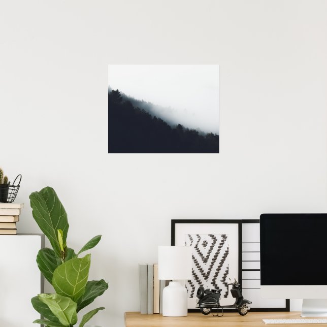 Fog över skogsdiagonalt lagrar poster (Hemmakontoret)