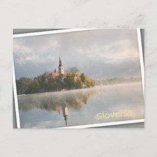 Foggy Bled Sjö soluppgång i Slovenien Vykort