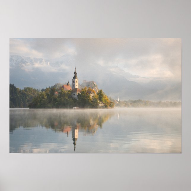 Foggy Bled Sjö soluppgång poster (Framsidan)