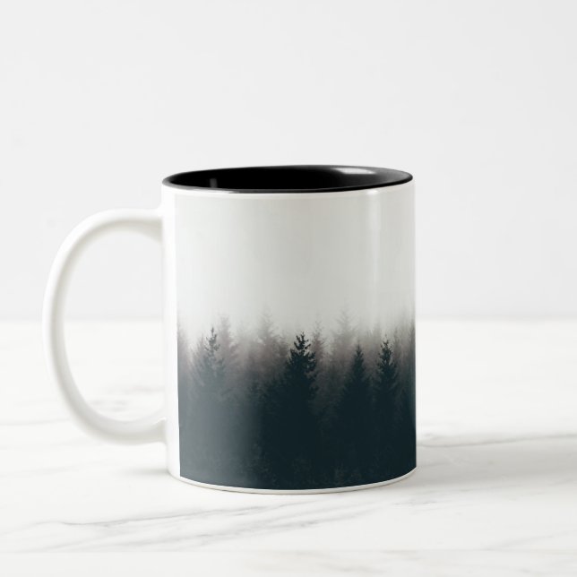 Foggy Forest Gräs Mountain Aesthetic Art Två-Tonad Mugg (Vänster)