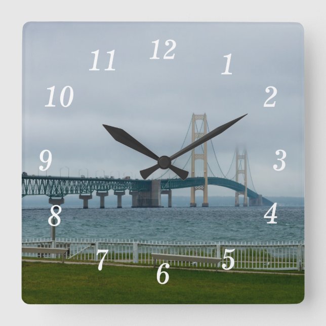Foggy Mighty Mac Wall Clock Fyrkantig Klocka (Framsida)