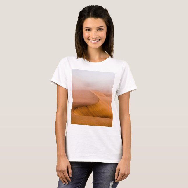 Foggy Namib Desert T Shirt (Hel framsida)