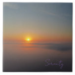 Foggy och Serene Sunrise Kakelplatta<br><div class="desc">en naturlig,  pastelliserad soluppgång över en foggy vista</div>