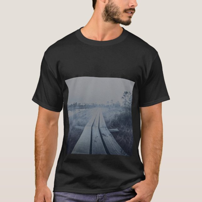Foggy swamp liggande t shirt (Framsida)