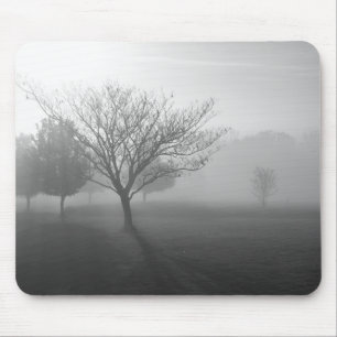 Foggy Träd i Black & White Mousepad Musmatta