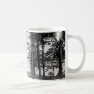 Foggy Träd vid Bord Sten Kaffemugg