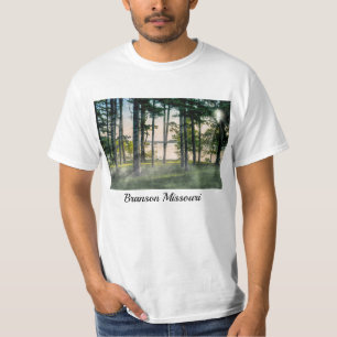 Foggy Träd vid Bord Sten T Shirt