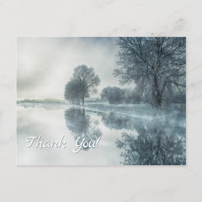 Foggy Winter Scene of a Sjö, med Träd och Himlar Vykort (Framsida)