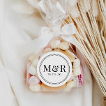 Fokus för minimalt svart skribentbröllop runt klistermärke<br><div class="desc">Det här anpassadet gynnar dekal eller kuvertförsegling och har en elegant som fortfarande är modern. Perfekt för alla säsonger. Om du vill göra avancerade ändringar väljer du Anpassa -> Redigera med Design verktyg.</div>