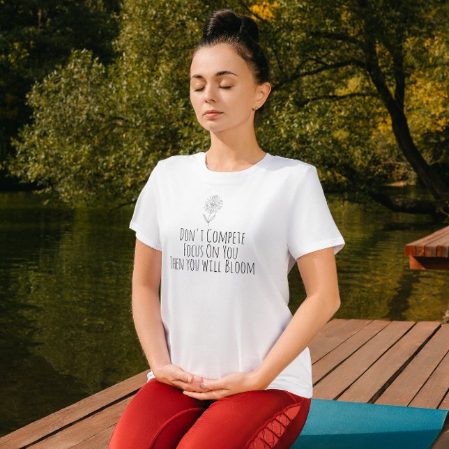 Fokusera på dig, då kommer du att blomma T-Shirt (Skapare uppladdad)