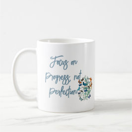 Fokusera på framsteg, inte perfektion kaffemugg