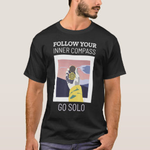Följ din inre Compass Go Solo Single Traveler T Shirt