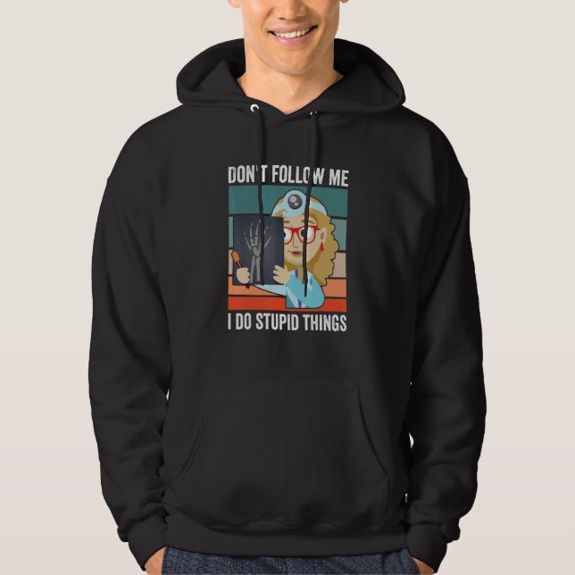 Följ inte med mig jag gör Stupid Sak Radiolog Tec Hoodie (Framsida)
