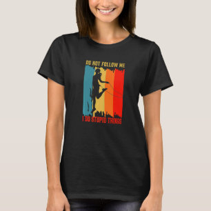 Följ mig inte Jag gör dumma saker Hoppande T Shirt