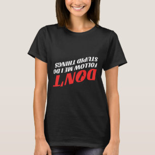Följ mig inte jag gör dumma saker Rolig skateboard T Shirt