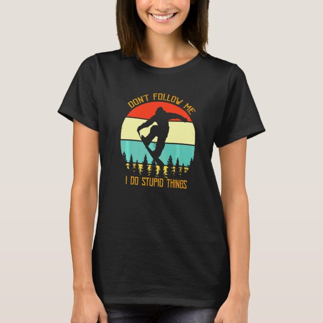 Följ Mig Inte Jag Gör Dumma Saker Snowboard Vi T Shirt (Framsida)