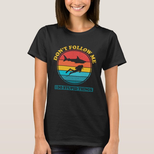 Följ mig inte, jag gör sak Shark Diving Sc. T Shirt (Framsida)