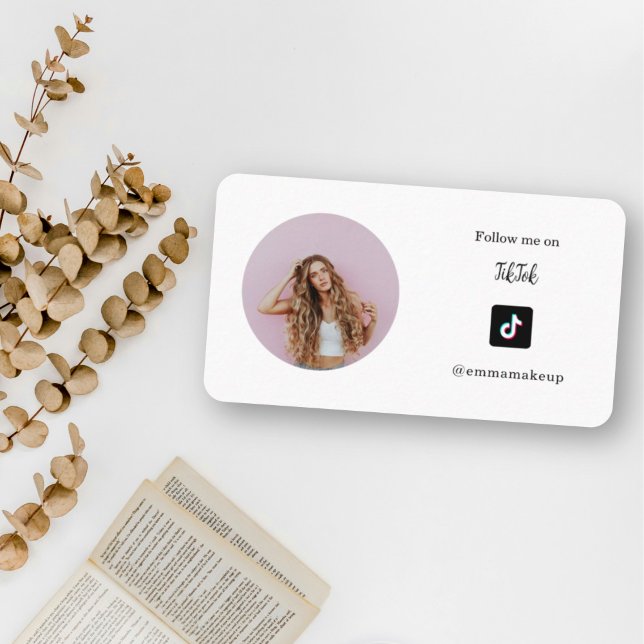 Följ mig Tiktok fotominimalistisk influencer (Skapare uppladdad)