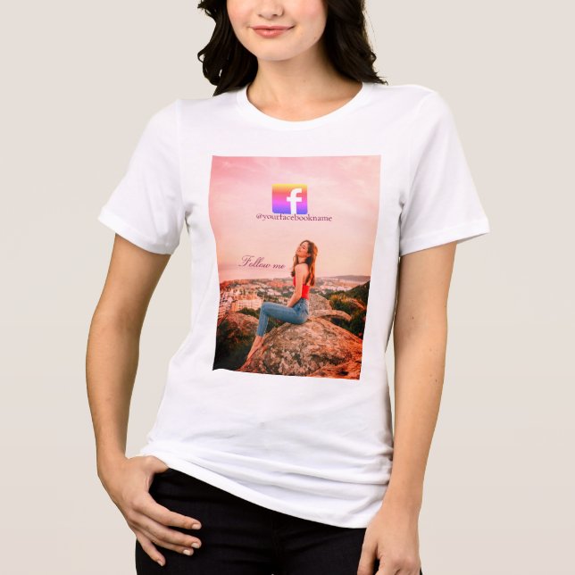 följ oss facebook användarnamn socialt media foto  t shirt (Framsida)