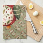Folk Art Patchwork Owl Cottagecore Kökshandduk<br><div class="desc">This charming folk art owl blends rustic whimsy with cozy cottagecore charm, featuring a beautifully stitched patchwork design inspired by nature and vintage quilting. The warm red, green, and cream tones, combined with delicate floral patterns, evoke the comforting feel of a handcrafted heirloom, perfect for lovers of woodland animals and...</div>