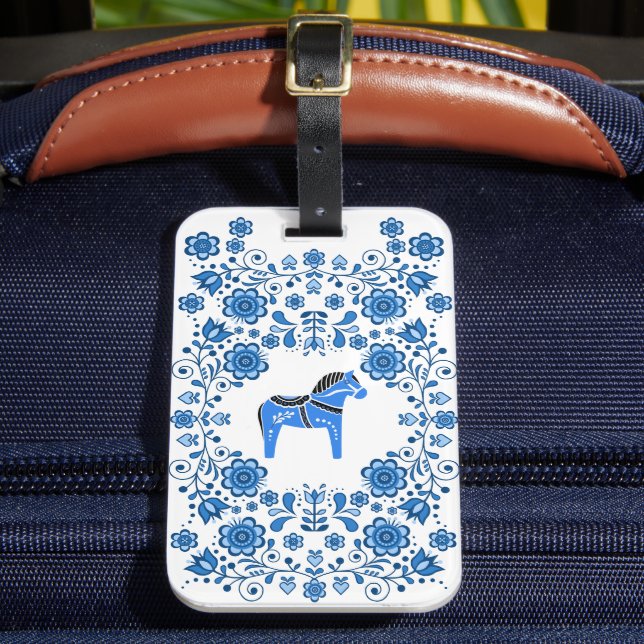 Folk Dala horse floral flower design/white B Bagagebricka (Framsida Insitu 2)