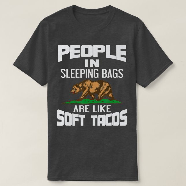 Folk i sovsäckar är som takos Bear Campin T Shirt (Design framsida)