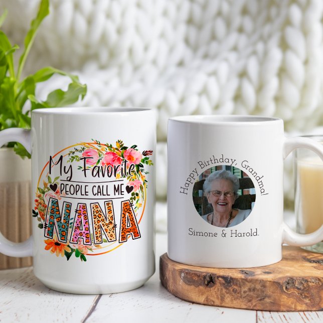 Folk kallar mig Nana Grattis på födelsedagen Grand Kaffemugg (Skapare uppladdad)