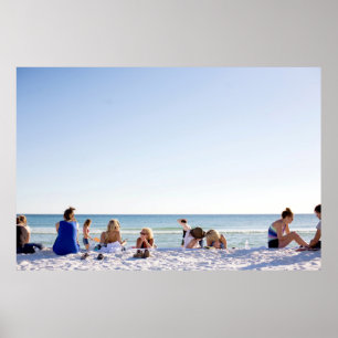 Folk på vita sandor vid stranden poster