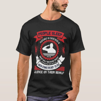 Folk sover tryggt i sina hjärtan på natten t shirt